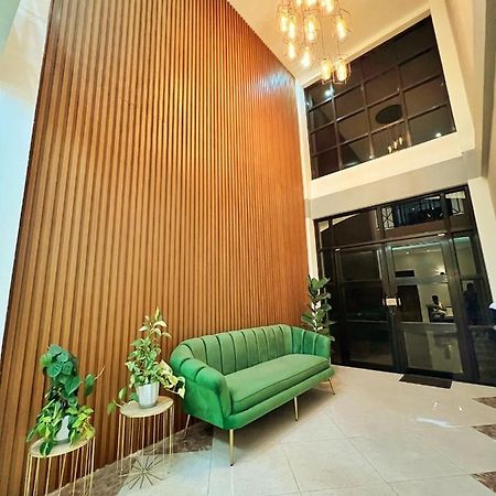 Verra Inn Тагайтай Экстерьер фото