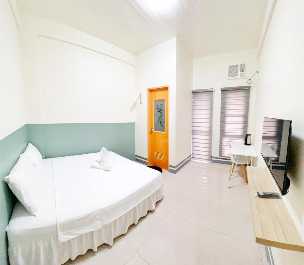 Verra Inn Тагайтай Экстерьер фото